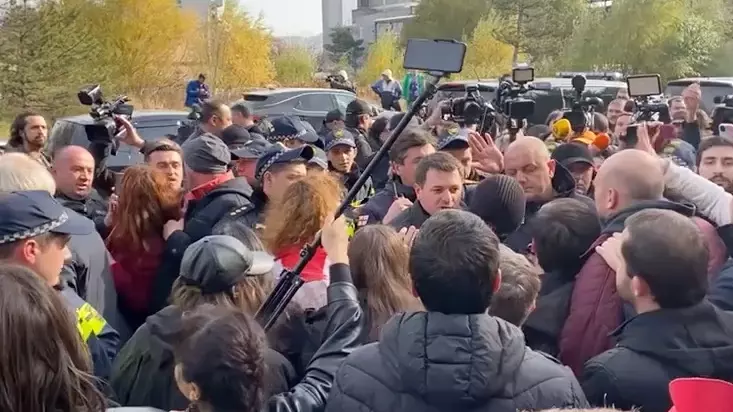 В Тбилиси начались стычки между протестующими и полицией2